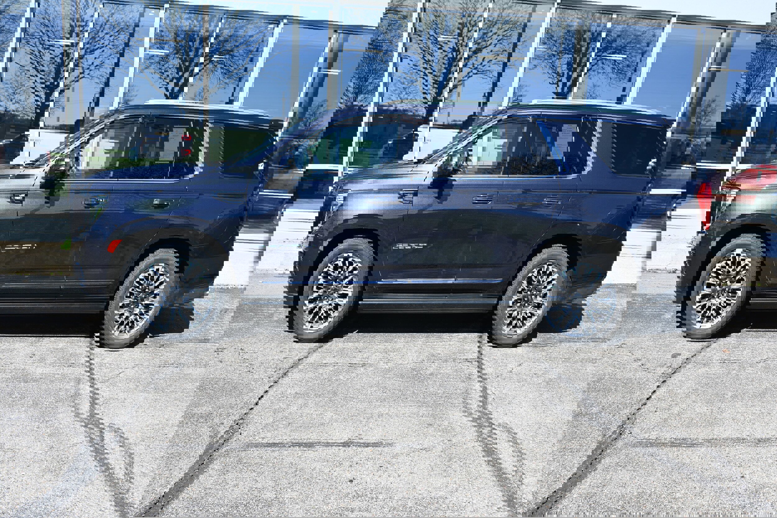 Used 2023 GMC Yukon Denali Ultimate image 2