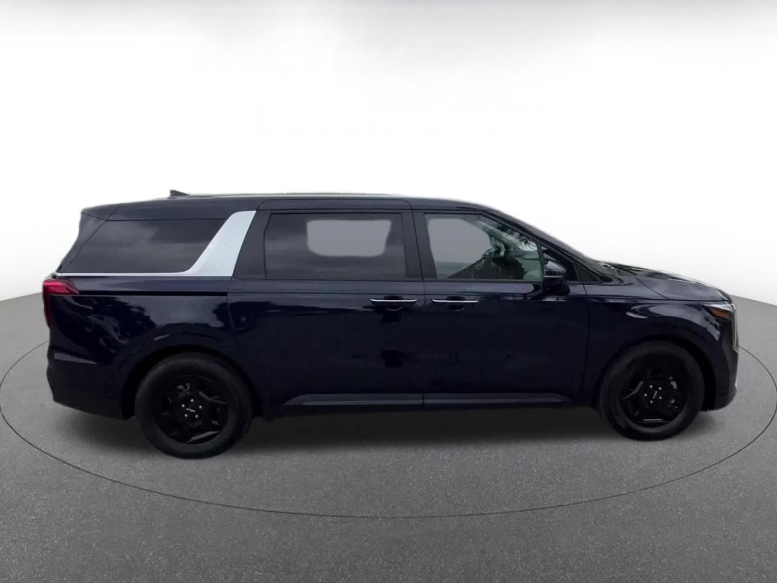 Used 2026 Kia Carnival FWD image 15