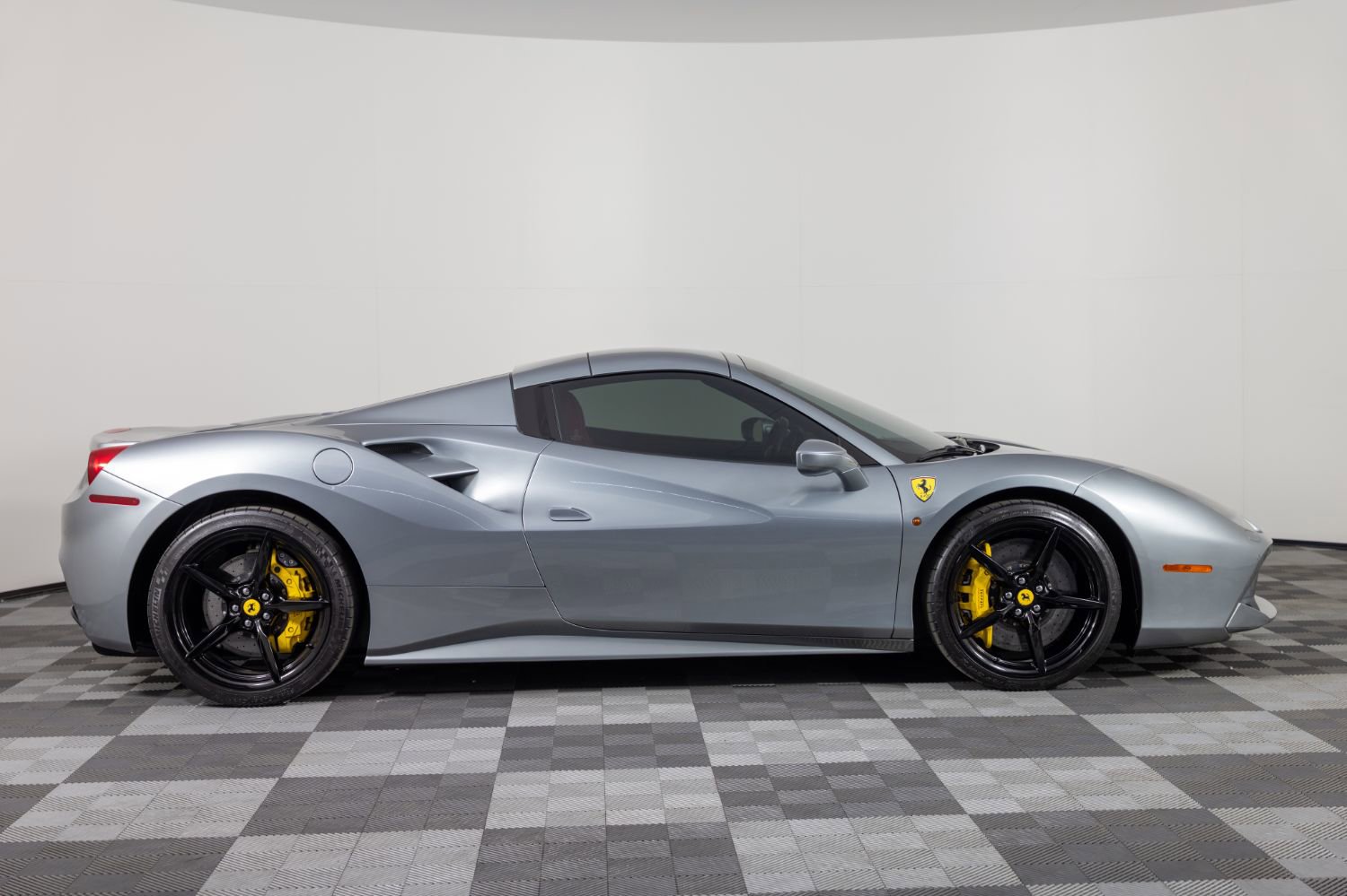 Used 2019 Ferrari 488 Spider image 7