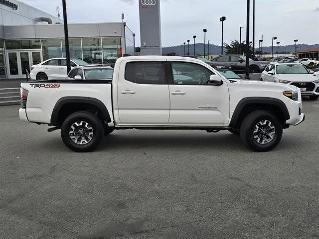 Used 2022 Toyota Tacoma TRD Off-Road image 32