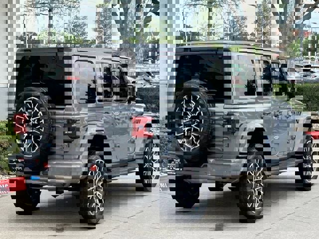 Used 2022 Jeep Wrangler Unlimited Sahara image 4