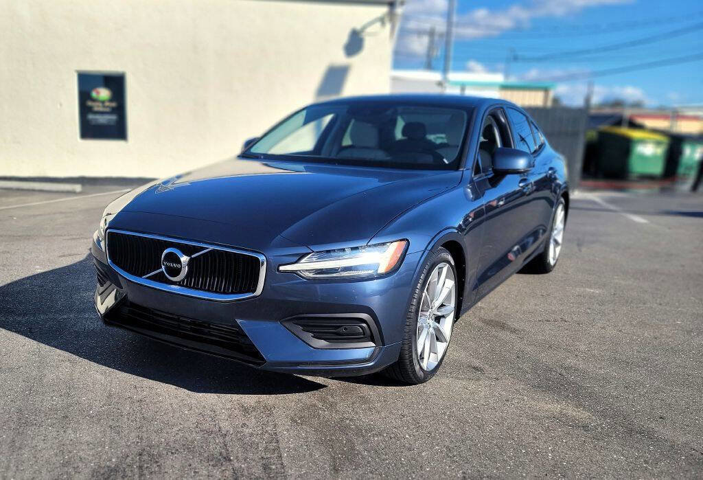 Used 2019 Volvo S60 T5 Momentum w/ Premium Package image 1