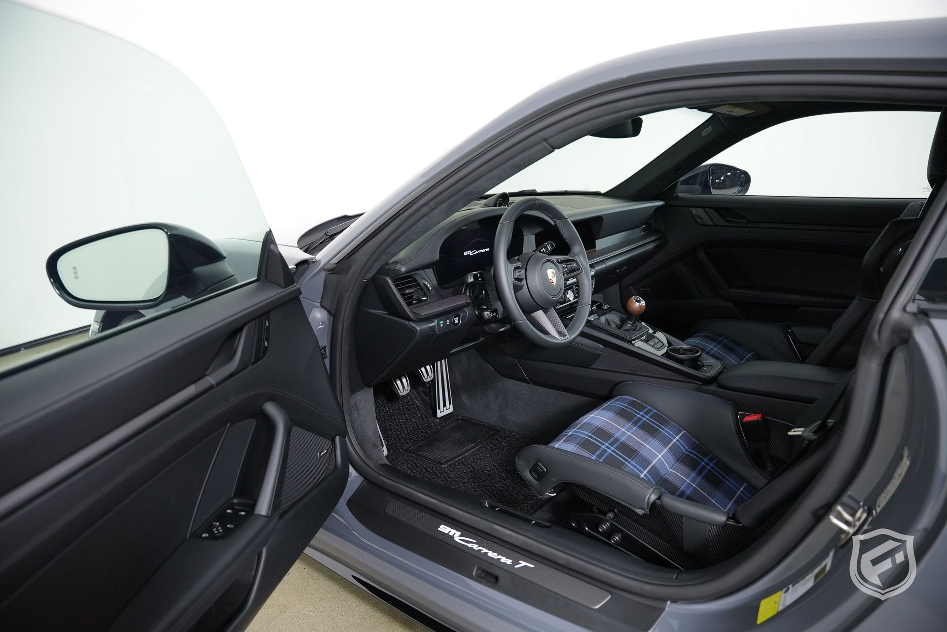 Used 2025 Porsche 911 Carrera RWD image 14
