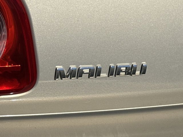 Used 2010 Chevrolet Malibu Hybrid image 25