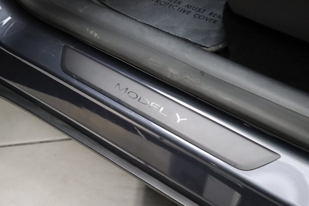 Used 2023 Tesla Model Y Long Range AWD/4WD image 40