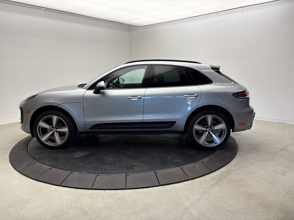 Certified 2023 Porsche Macan AWD/4WD image 2