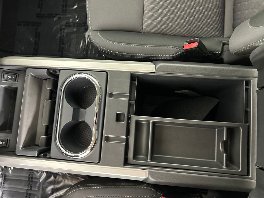 Used 2024 Nissan Titan SV w/ SV Convenience Package image 24