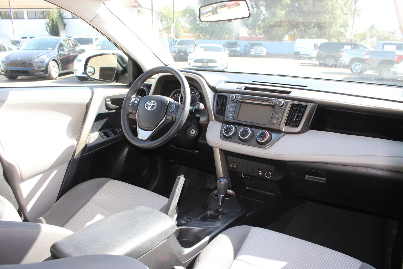 Used 2013 Toyota RAV4 LE FWD image 23
