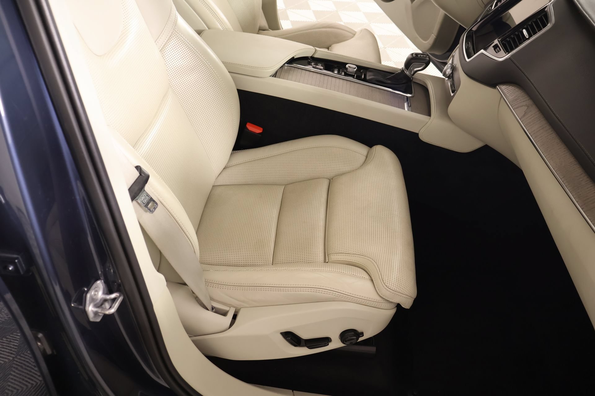 Used 2021 Volvo XC90 T6 Inscription w/ Climate Package AWD/4WD image 15