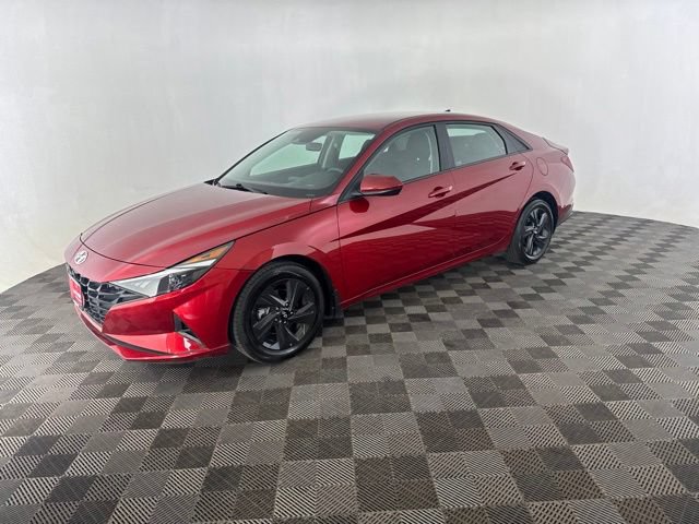Used 2023 Hyundai Elantra SEL w/ Winter Weather Package FWD video 3