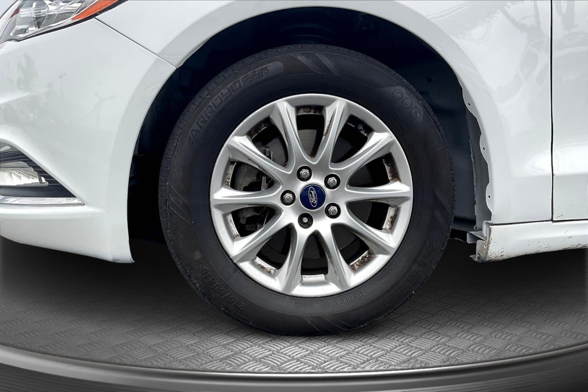 Used 2017 Ford Fusion S FWD image 9