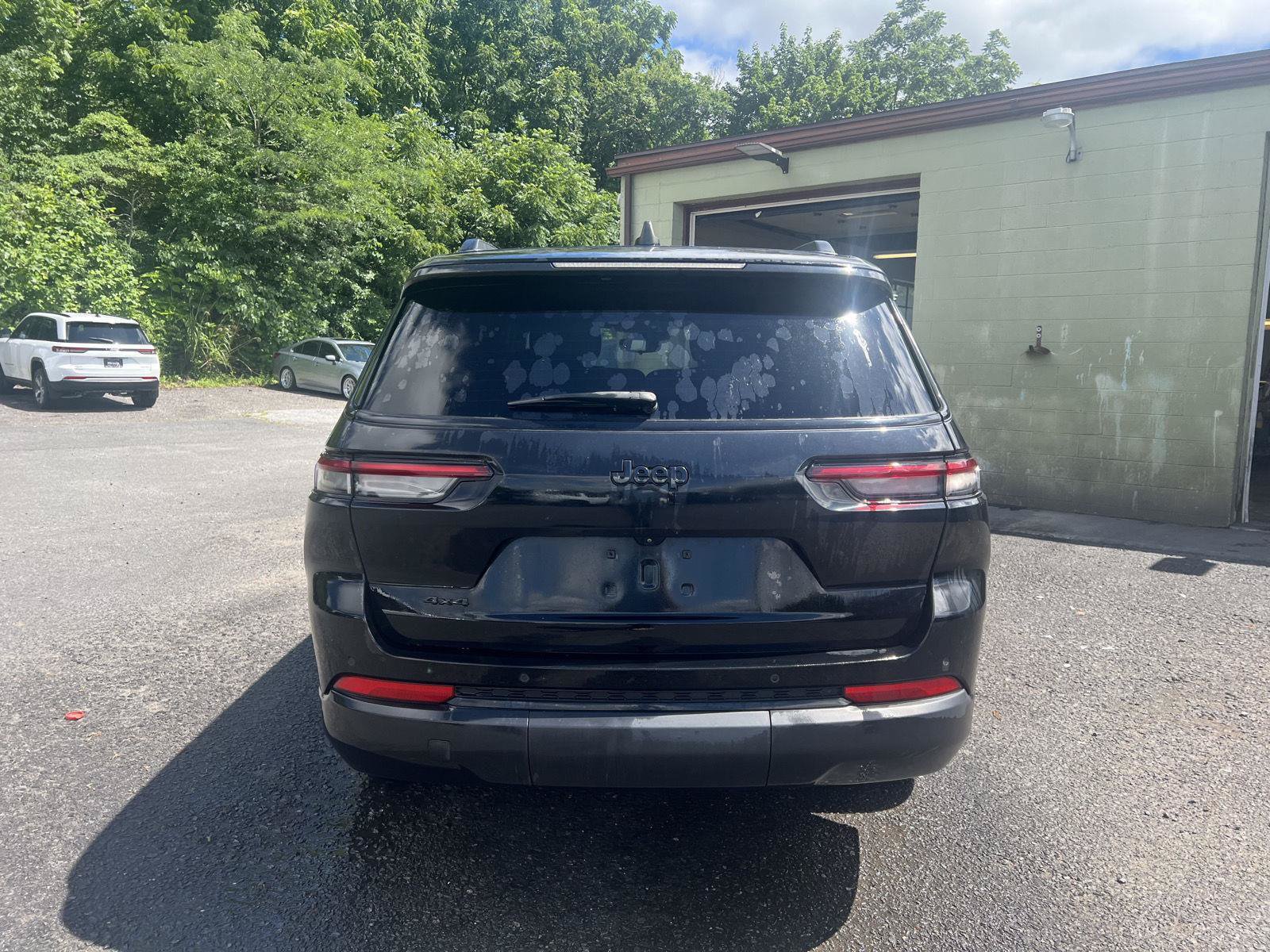 Used 2023 Jeep Grand Cherokee L Altitude AWD/4WD image 4