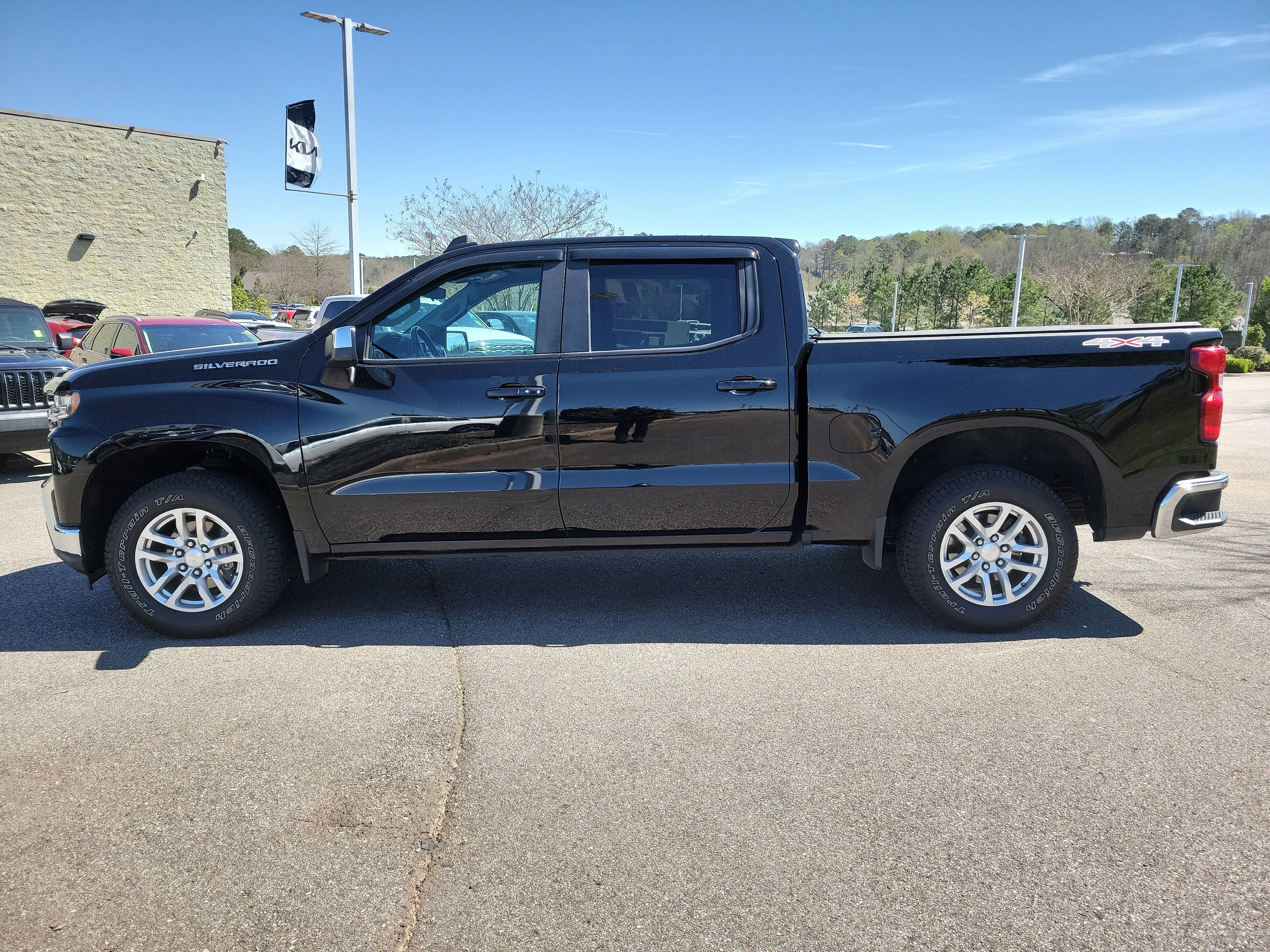 Used 2021 Chevrolet Silverado 1500 LT w/ Convenience Package II image 23