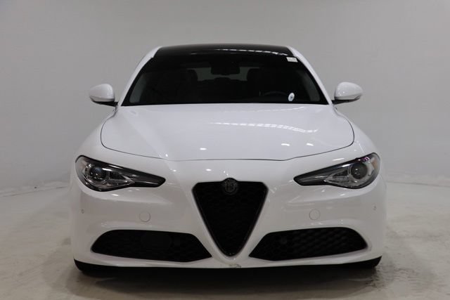 Used 2019 Alfa Romeo Giulia AWD w/ Cold Weather Package image 2