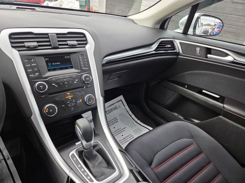 Used 2015 Ford Fusion SE w/ Equipment Group 201A FWD image 14