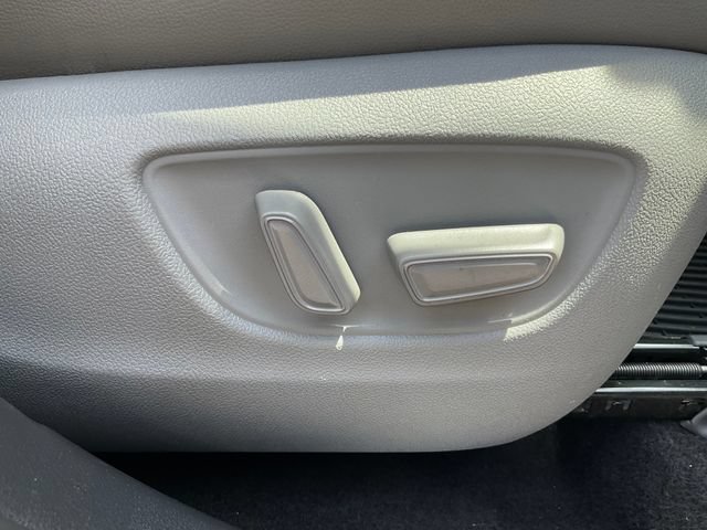 Used 2021 Toyota Highlander XLE AWD/4WD image 22