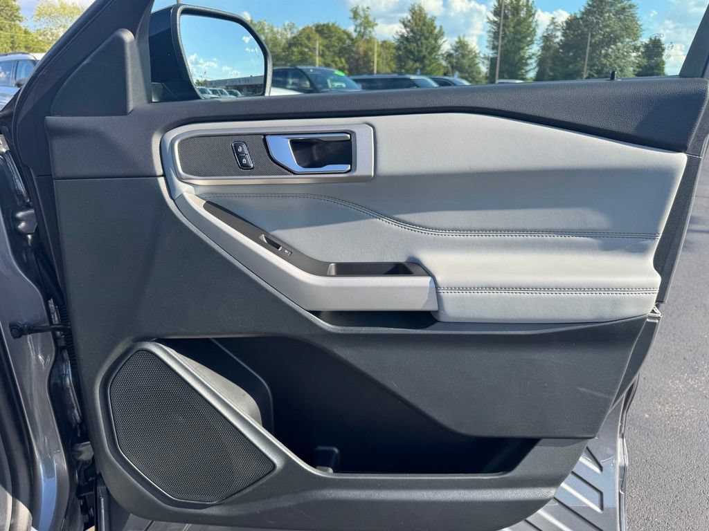 Certified 2023 Ford Explorer XLT w/ Equipment Group 202A AWD/4WD image 15