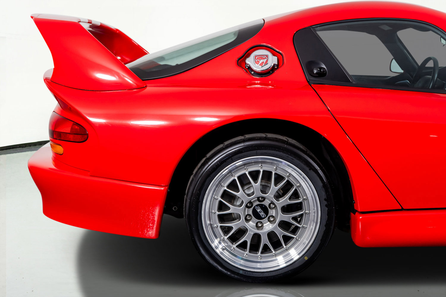 Used 2002 Dodge Viper GTS image 8