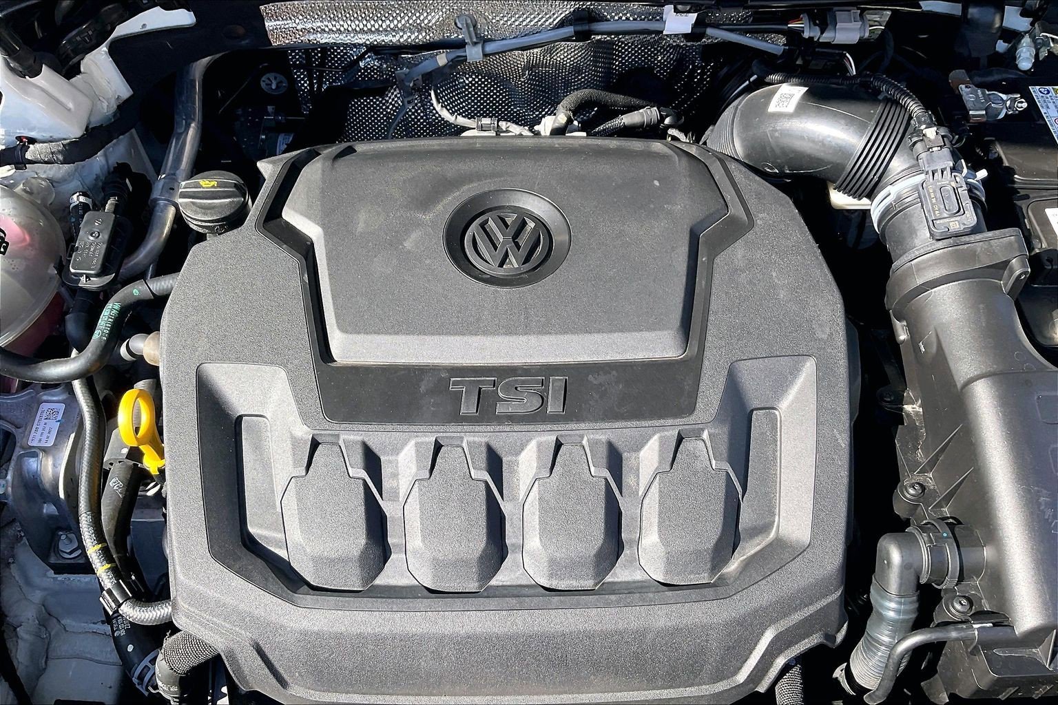 Certified 2022 Volkswagen Tiguan SE R-Line FWD image 32