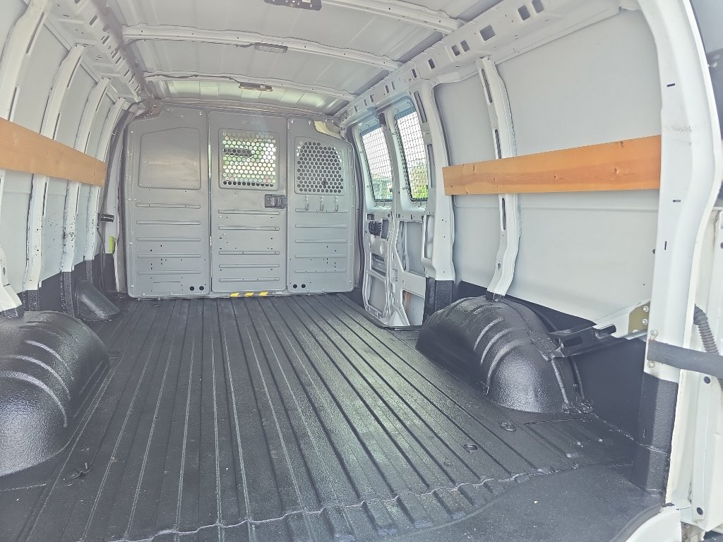 Used 2015 Chevrolet Express 2500 RWD image 11