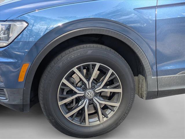 Used 2019 Volkswagen Tiguan SE w/ Panoramic Sunroof Package image 9