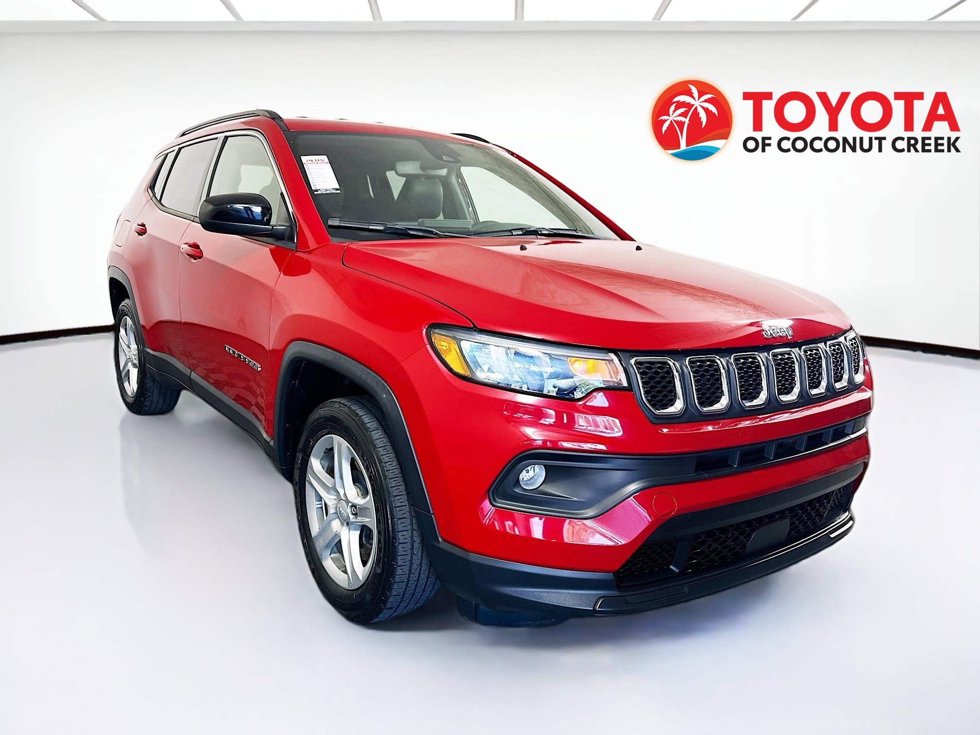 Used 2023 Jeep Compass Latitude AWD/4WD image 1