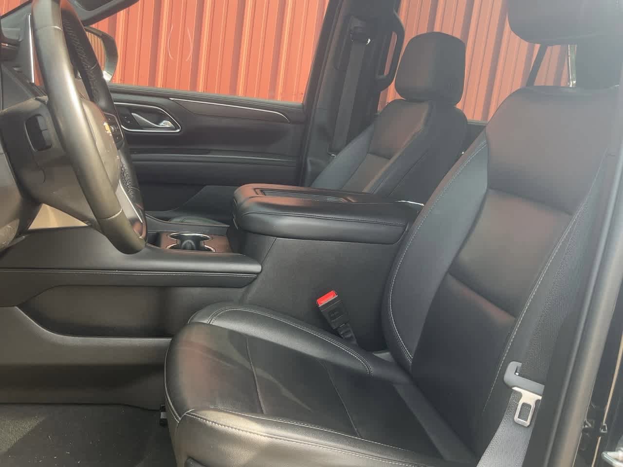 Used 2024 Chevrolet Tahoe LT RWD image 2