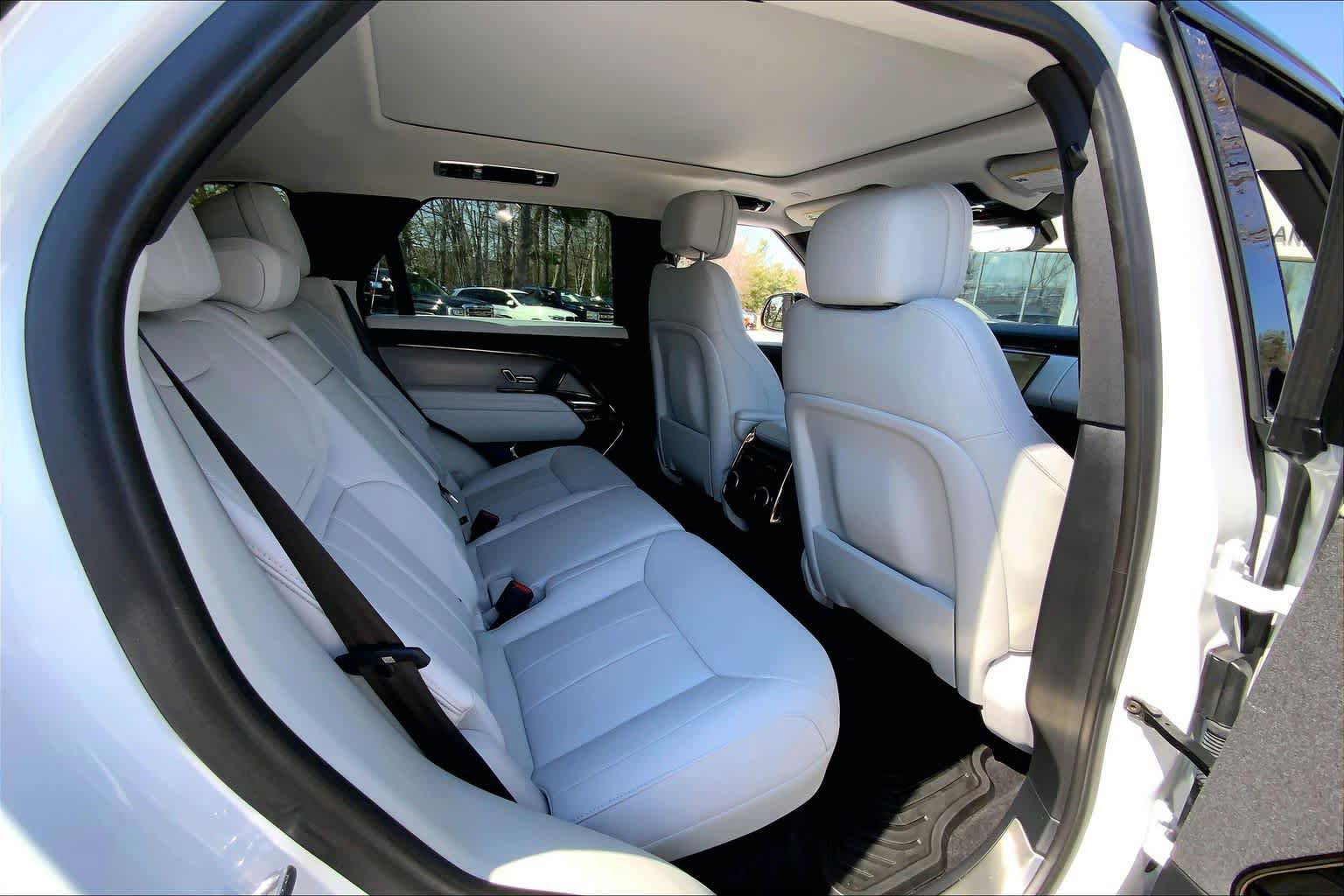 Used 2024 Land Rover Range Rover Sport SE image 19