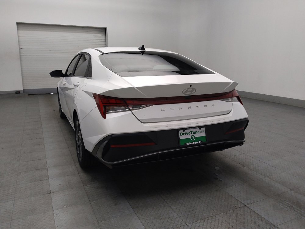 Used 2024 Hyundai Elantra SEL w/ Convenience Package FWD image 5