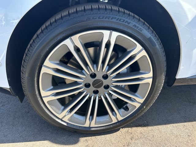 New 2026 Land Rover Range Rover Long Wheelbase SE AWD/4WD image 22