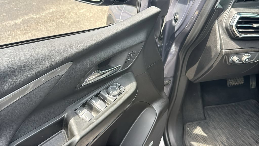 Used 2023 Chevrolet Bolt LT w/ Infotainment Package FWD image 12