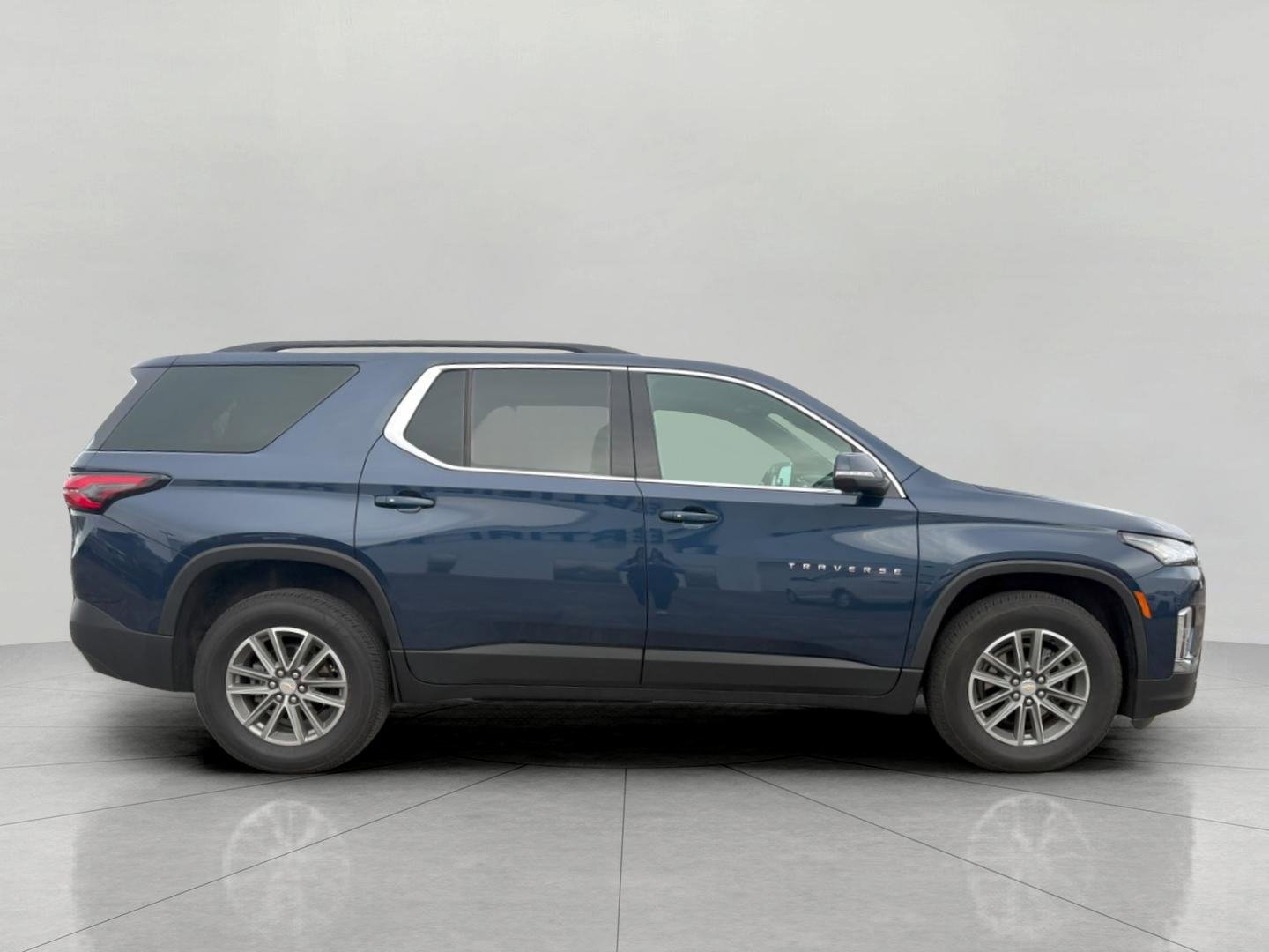 Used 2023 Chevrolet Traverse LT image 9