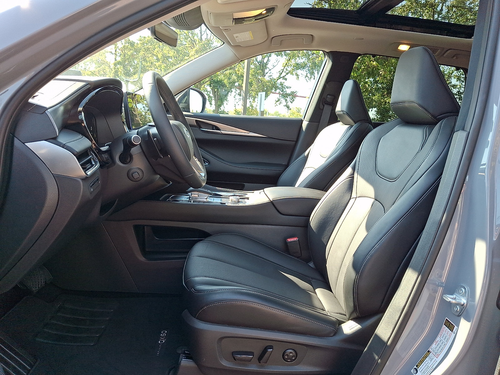 Certified 2026 INFINITI QX60 Luxe w/ Cargo Package AWD/4WD image 14