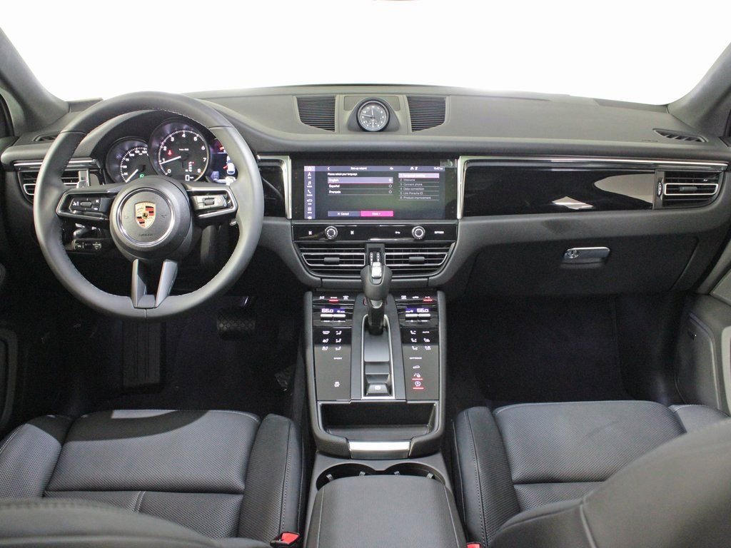 Certified 2025 Porsche Macan image 19