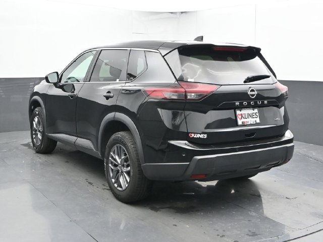 Used 2024 Nissan Rogue S AWD/4WD image 11