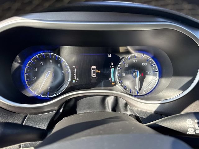 Used 2024 Chrysler Pacifica Touring-L FWD image 32