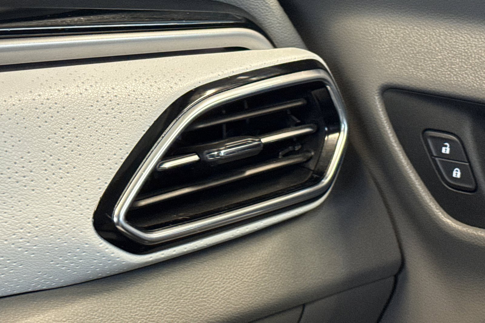 Used 2022 Chevrolet Bolt EUV Premier w/ Sun & Sound Package image 27