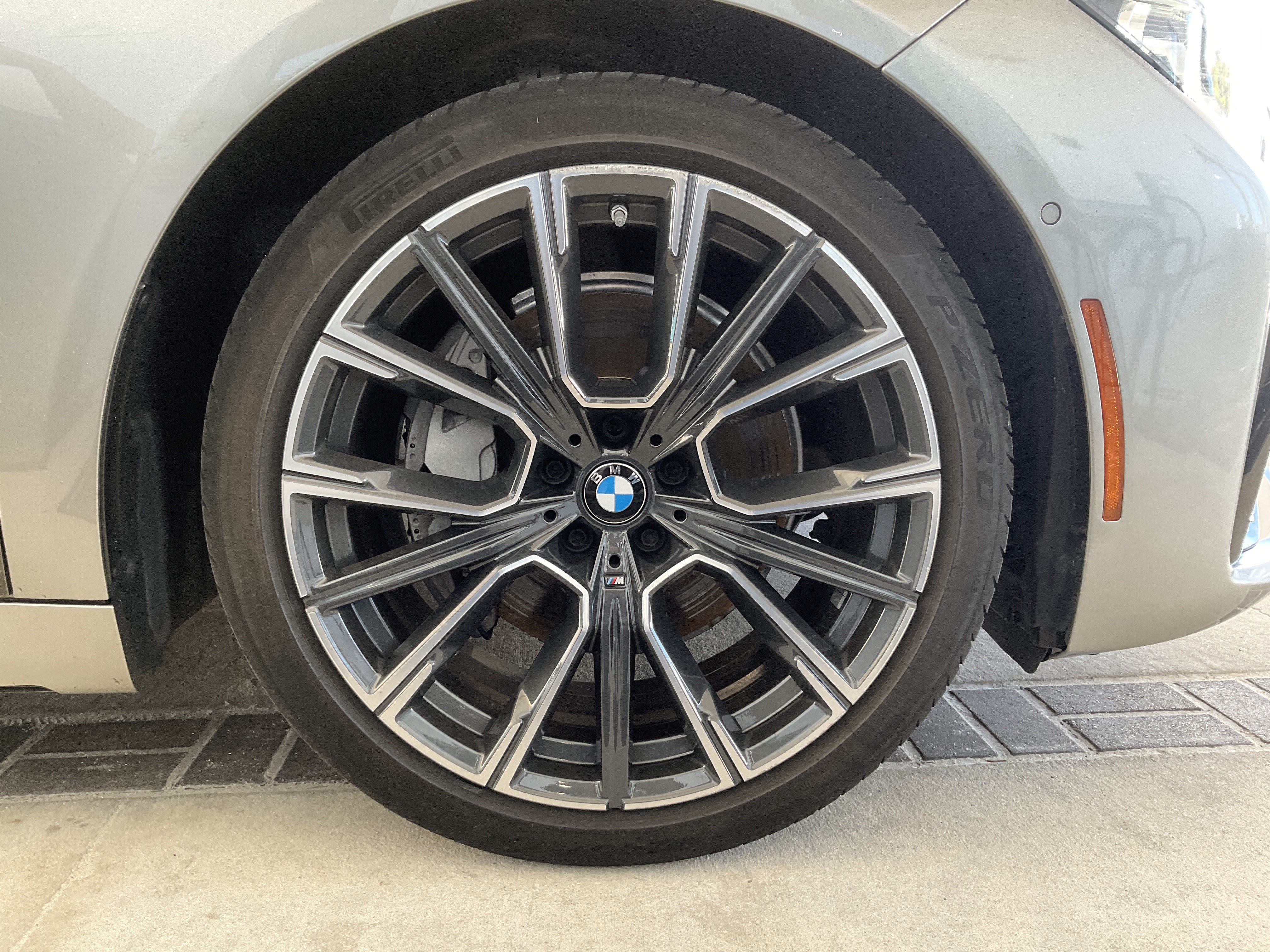 Used 2020 BMW 740i w/ M Sport Package RWD image 7