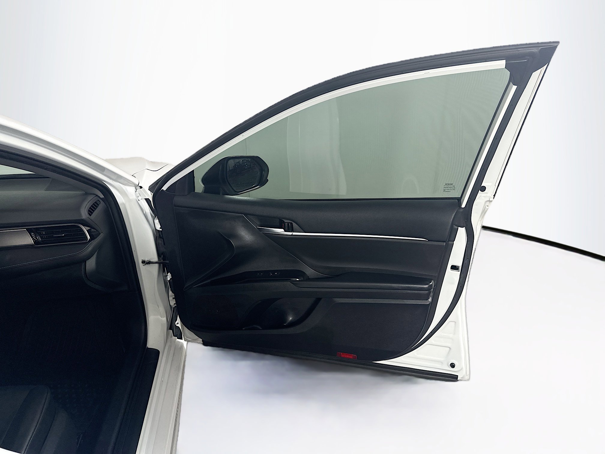 Used 2020 Toyota Camry SE FWD image 31