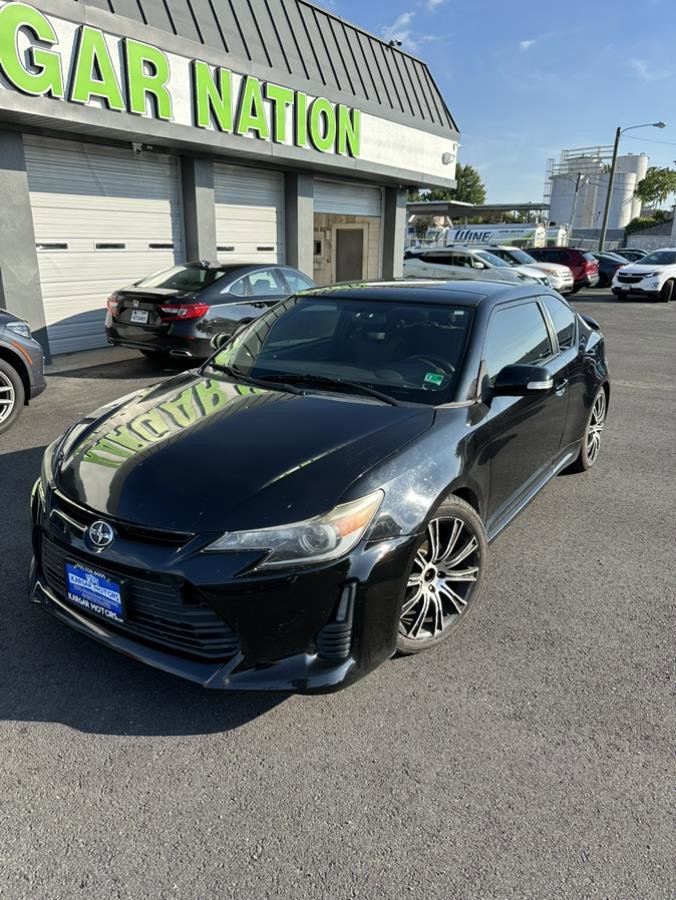 Used 2014 Scion tC image 2