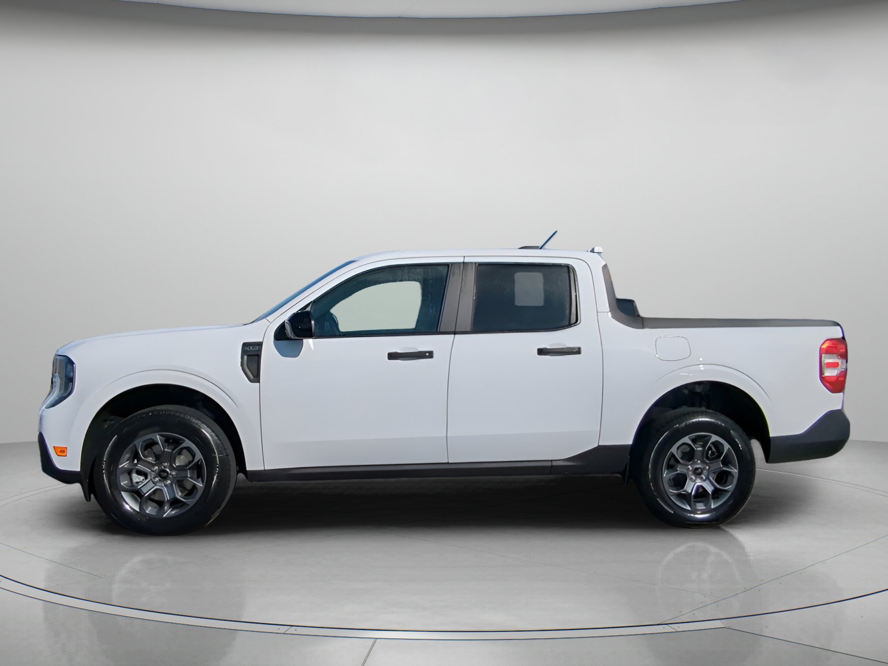 New 2026 Ford Maverick XLT w/ XLT Luxury Package FWD image 12