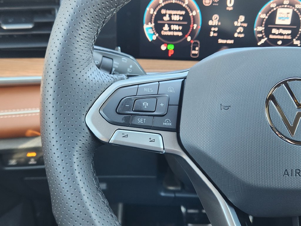 New 2027 Volkswagen Tiguan SEL R-Line AWD/4WD image 16