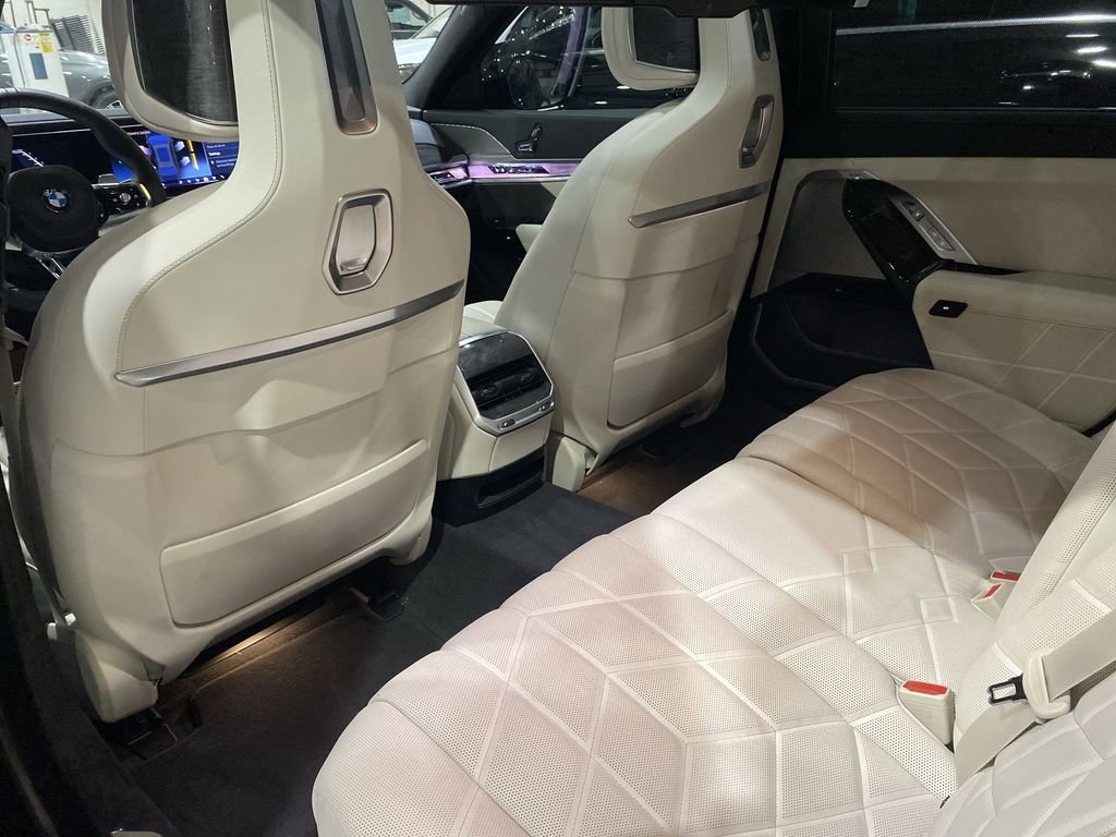 Used 2024 BMW 740i xDrive w/ Executive Package image 4