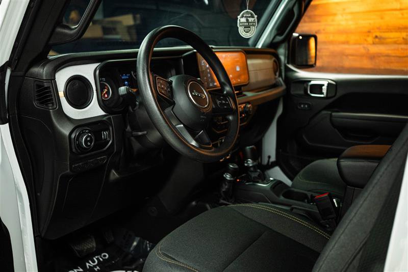 Used 2025 Jeep Gladiator Sport image 8