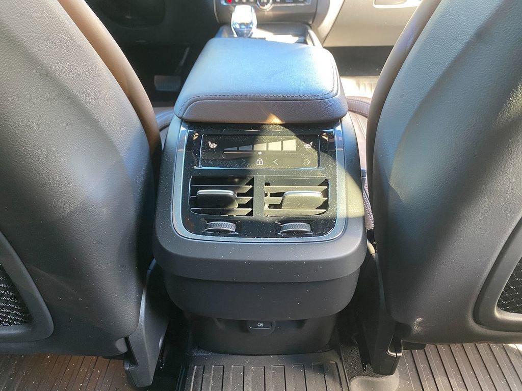 Used 2022 Volvo XC60 B5 Inscription w/ Climate Package image 27