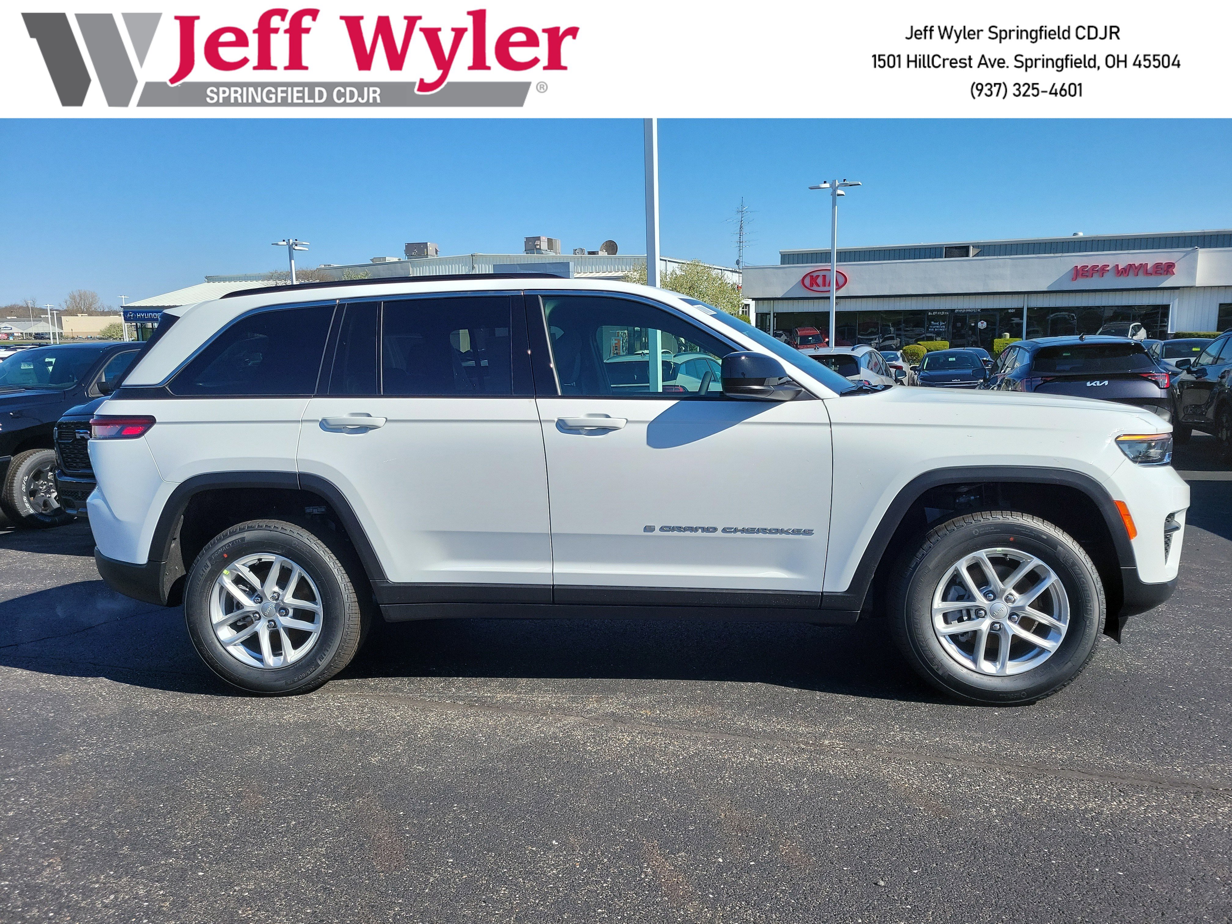New 2026 Jeep Grand Cherokee Laredo image 3