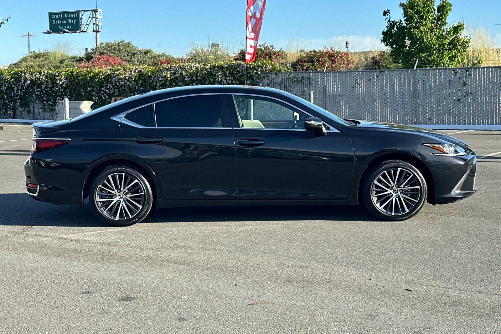 Certified 2025 Lexus ES 300h w/ Premium Package image 3