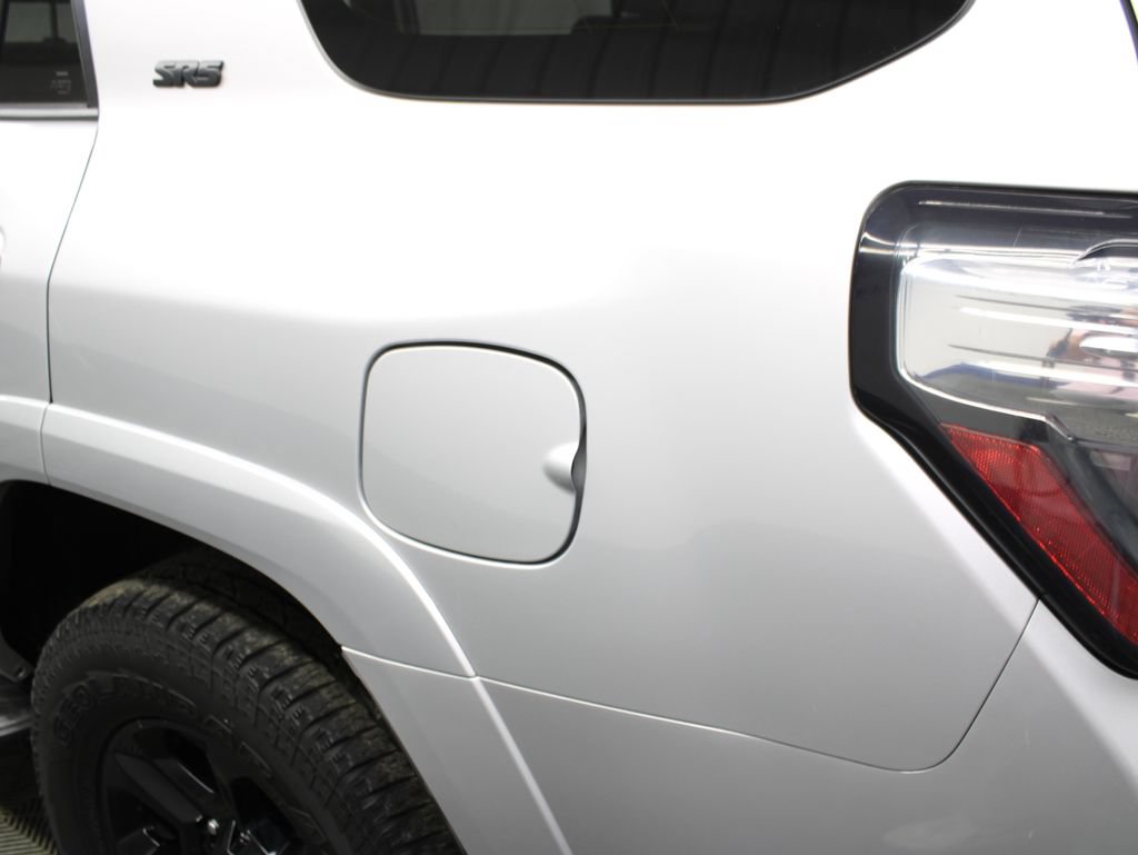 Used 2017 Toyota 4Runner SR5 AWD/4WD image 36