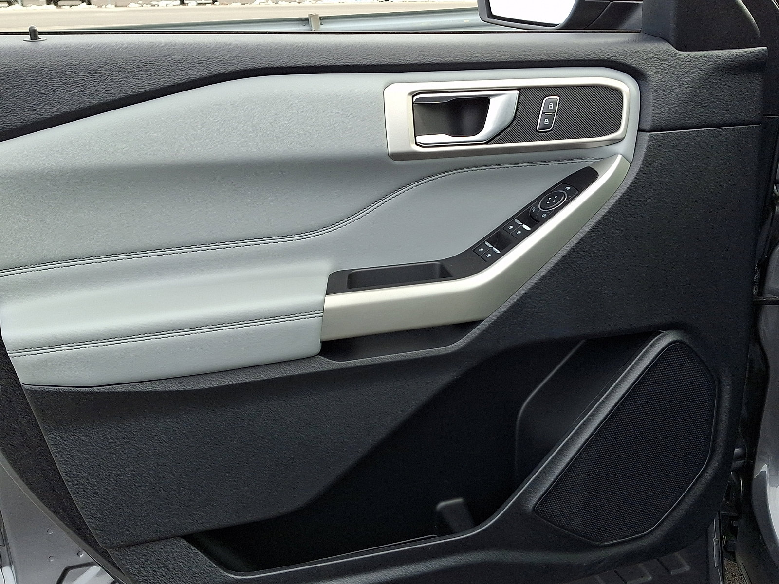 Used 2021 Ford Explorer XLT w/ Equipment Group 202A image 13