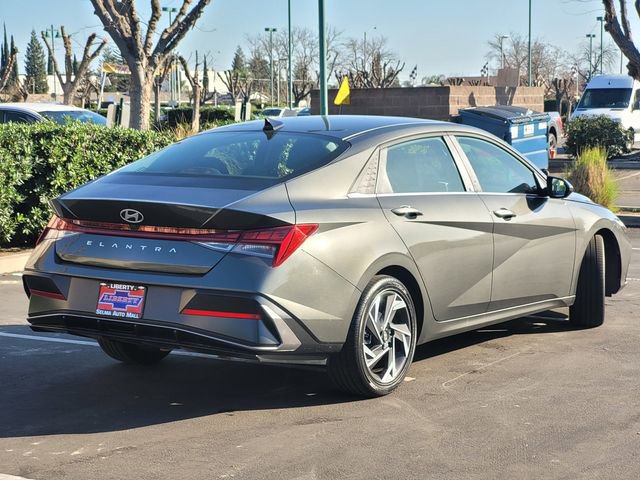 Used 2025 Hyundai Elantra SEL image 5